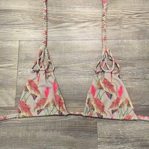 NWOT Acacia Tunnels Top in Vintage Hawaii